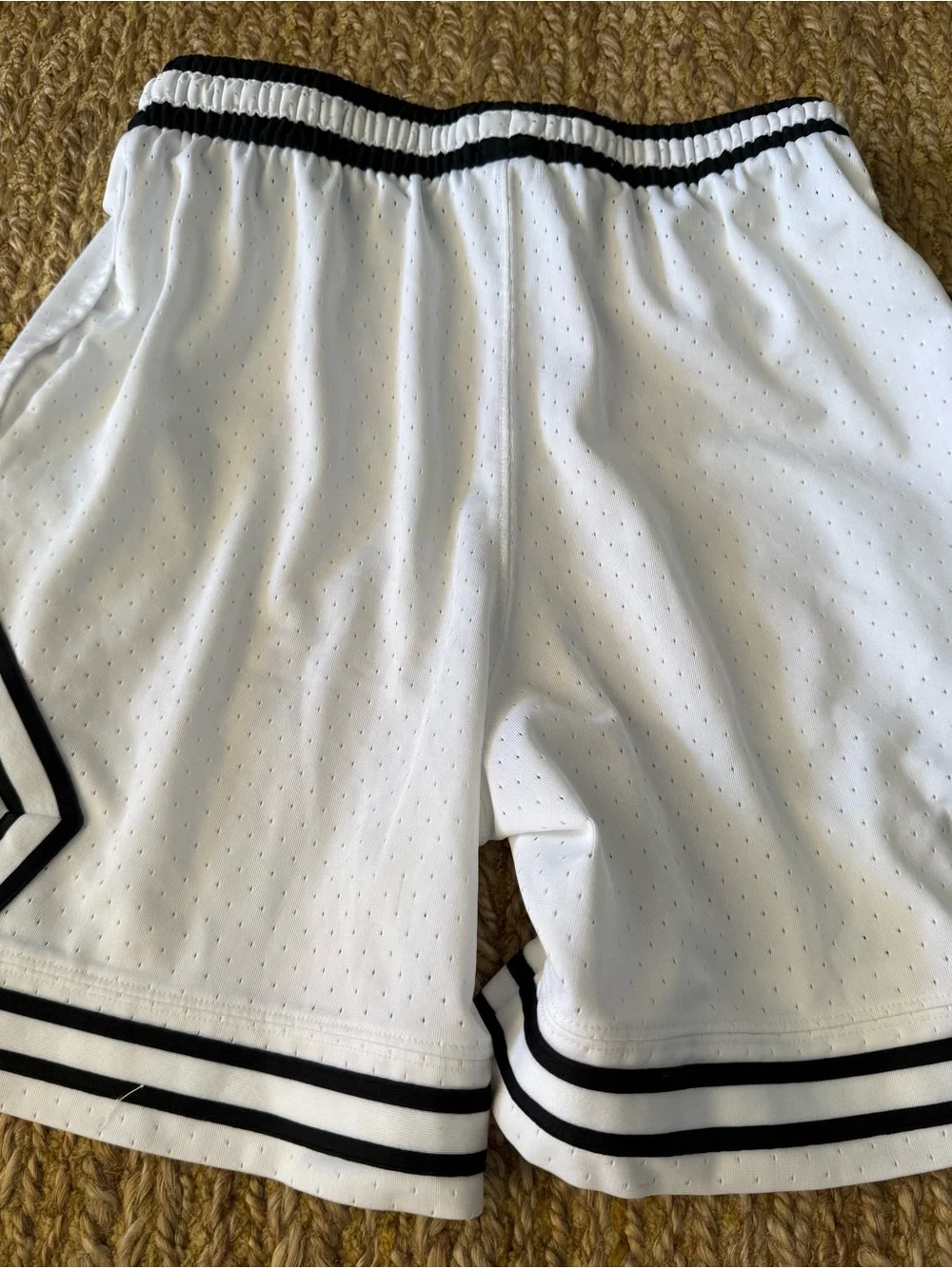 Jordan Dri-Fit Men’s Athletic Shorts White Black Drawstring Size Small